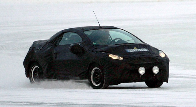 Peugeot 207 CC : La 207 enlève le haut !